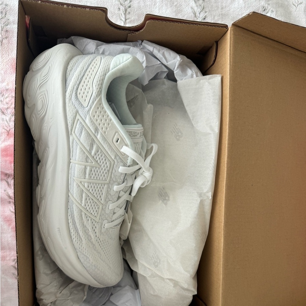 Never worn Women’s New Balance Fresh Foam X 1080v13 size 7.5